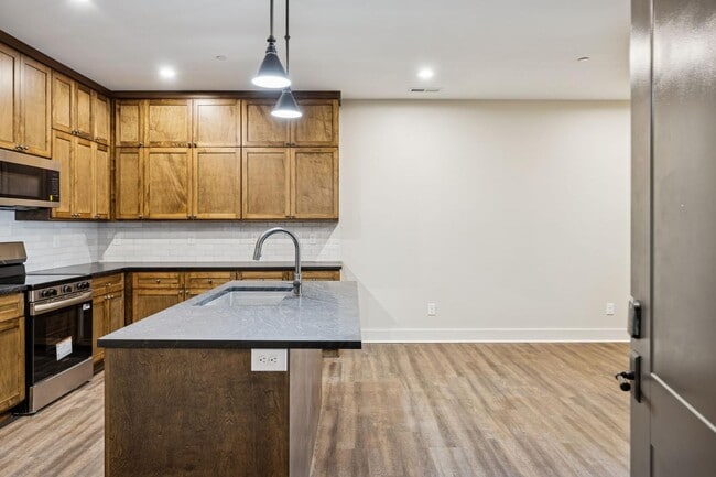 Building Photo - 120 N Main St