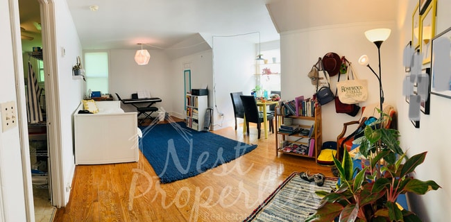 Building Photo - 302 South Harden Street