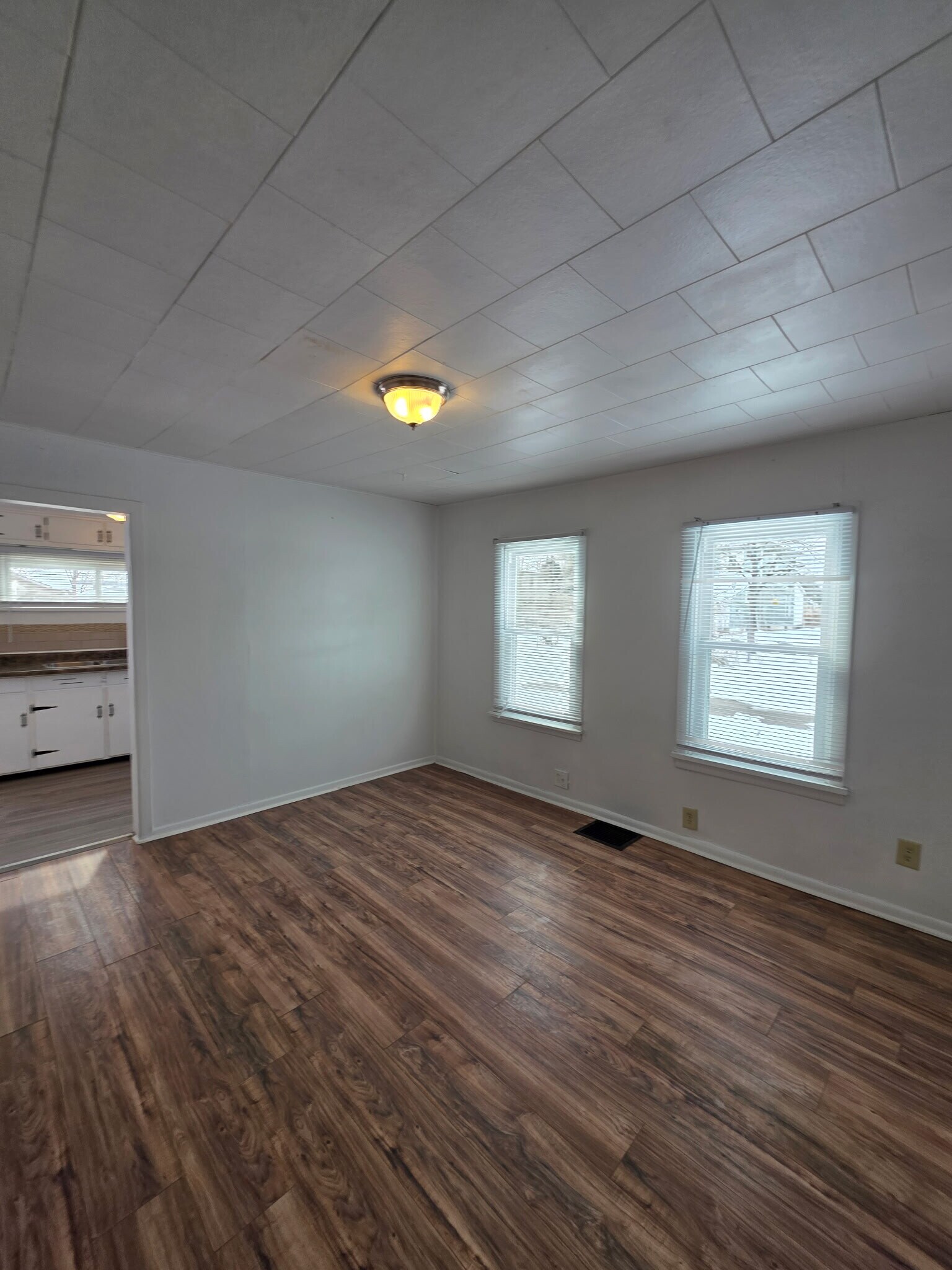 Building Photo - 825 Garfield Ave