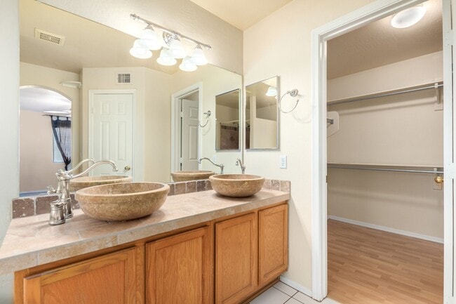 Building Photo - Spacious 3 Bed, 2 Bath Home in Boulder Creek