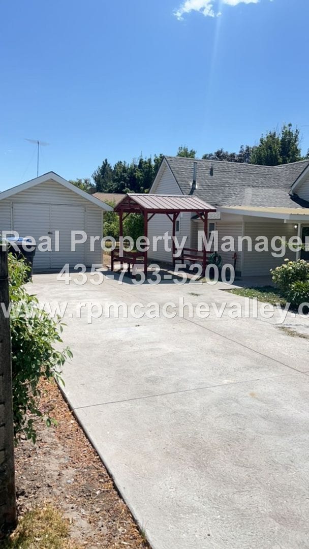 Building Photo - Cozy 2 br home in Smithfield.  Available i...