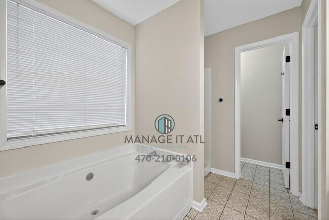 Building Photo - Meticulously maintained 3 Bedroom ranch ho...
