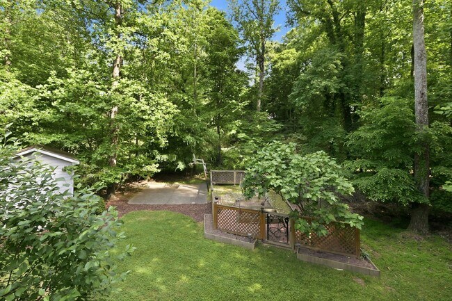 Building Photo - Gorgeous and Spacious 5 Bedroom Home, Cul-de-sac lot, Vaulted Ceilings, Large Backyard, Stunning ...