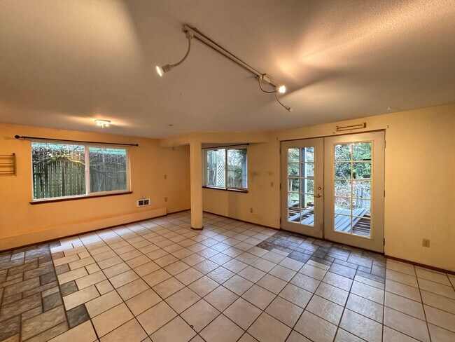 Building Photo - Beautiful Wedgwood Home with Flexible Living + 2nd Kitchen