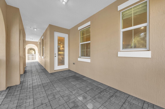 Building Photo - 1080 Community Dr