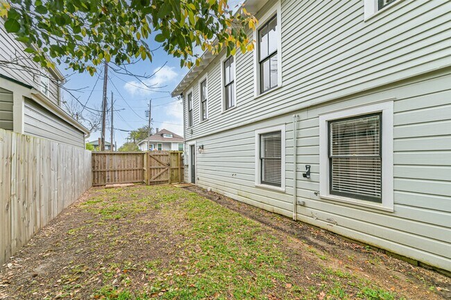 Building Photo - 1715 30th St