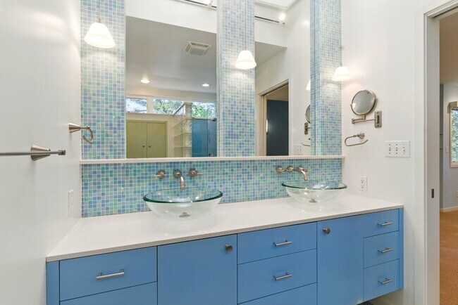 Building Photo - Gorgeous 4 bedroom home in Greenbrae with ...