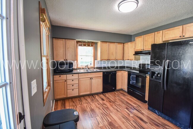 Building Photo - 2 Bedroom 2 Bath Home in Des Moines