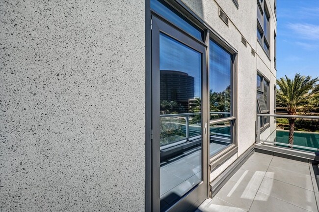 Building Photo - Luxury Elevated Living 1 Bed 1.5 Bath Condo at Skyline OC