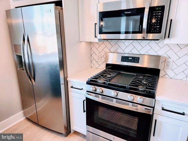 Building Photo - 1915 H St NE