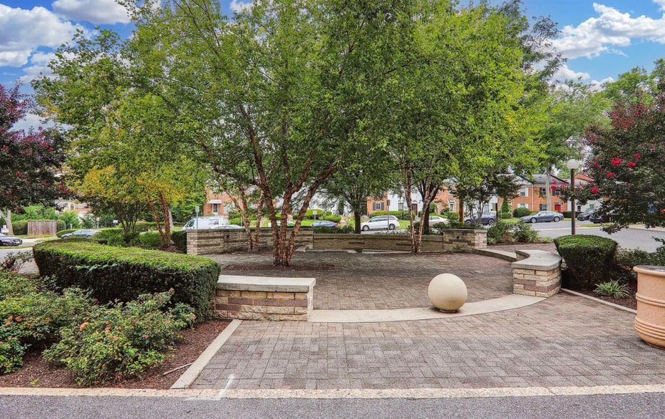 Building Photo - 1900 Lyttonsville Rd