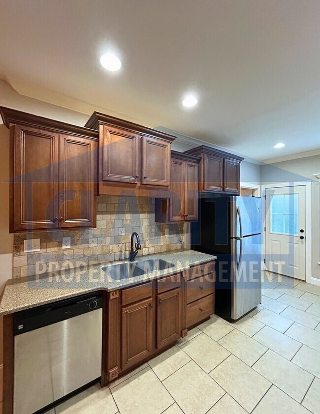 Building Photo - Single-level two bedroom townhome!