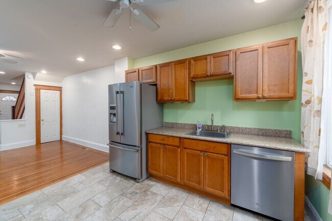 Building Photo - 3-Bedroom, 2-Bathroom in Brewers Hill