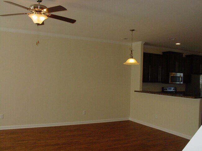 Building Photo - 104 Ventura Pl