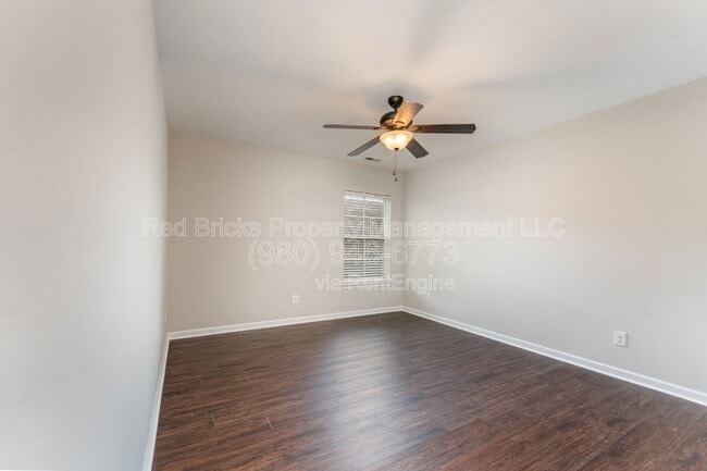 Building Photo - 2288 Barrowcliffe Dr NW