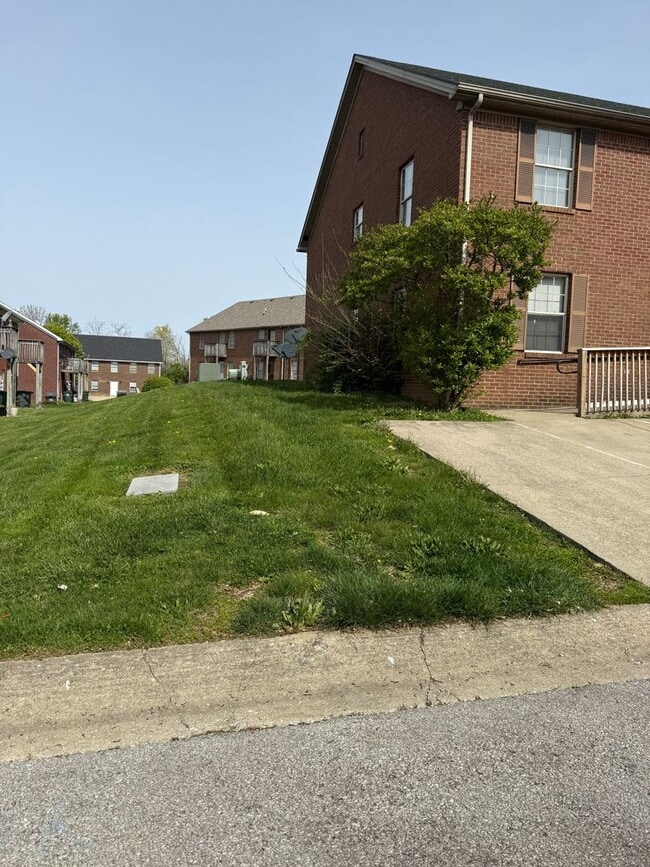 Primary Photo - 2 Bedroom pay ONLY Electric!