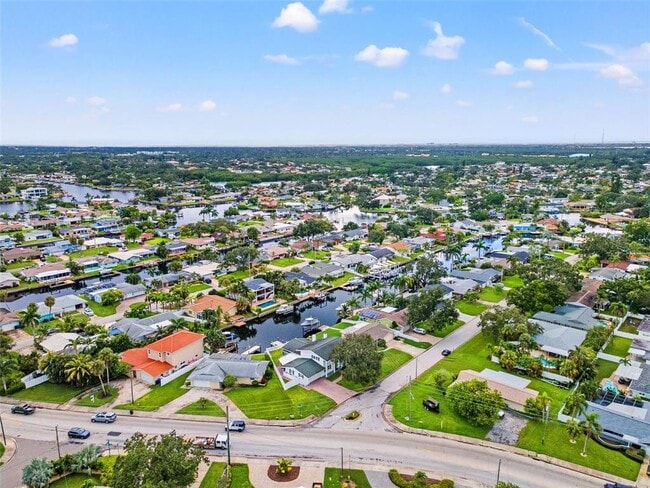 Building Photo - 4000 14th Way NE