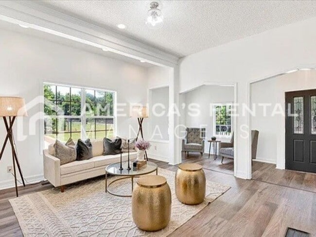 Building Photo - Room to Roam: Expansive Home with Screened Porch - Coming Soon!!