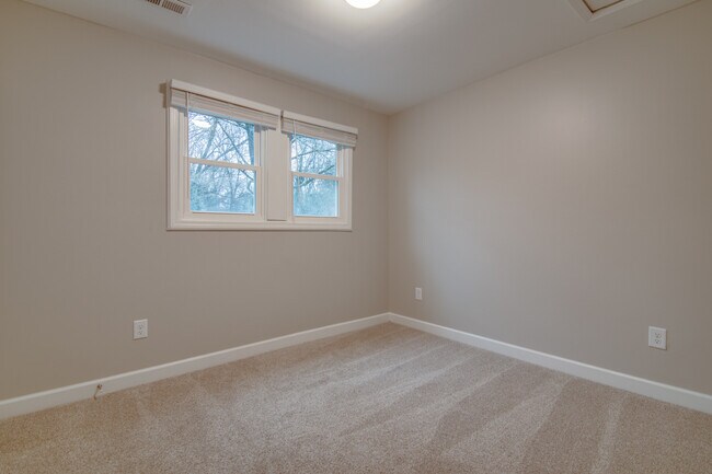 Building Photo - 517 Walnut St