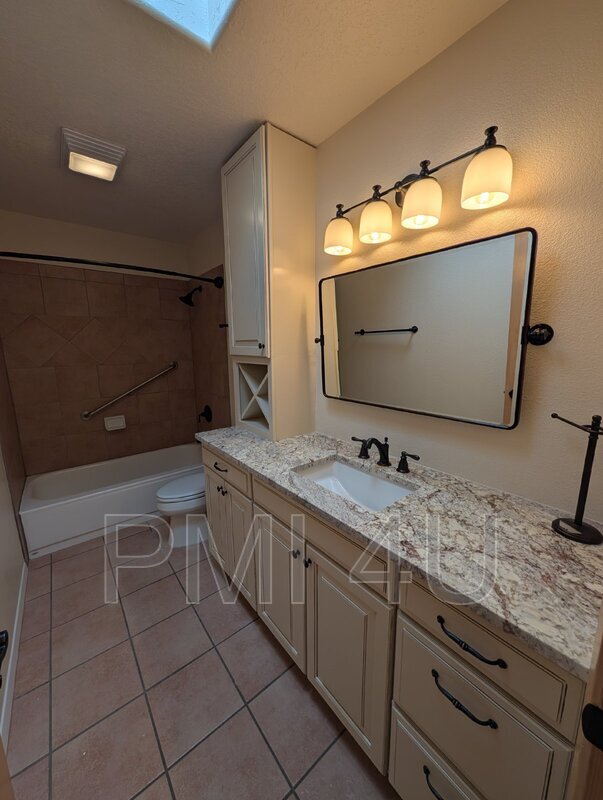 Building Photo - 12612 Carmel Ct NE