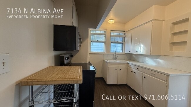 Building Photo - 7134 N Albina Ave