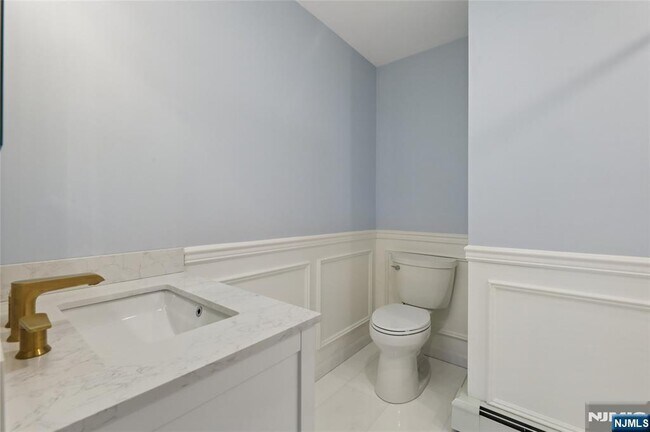 Building Photo - 2 W Saddle River Rd