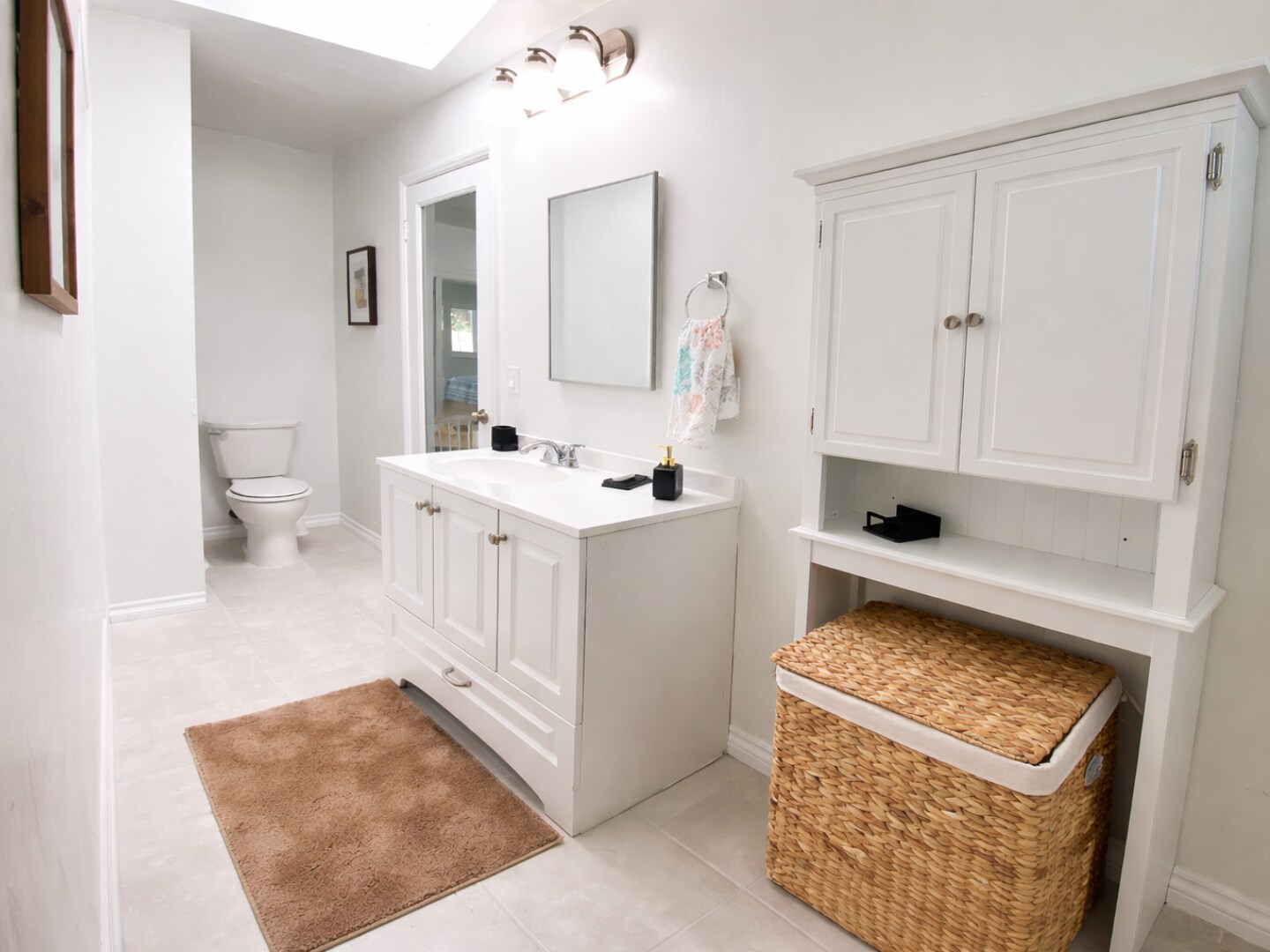 Building Photo - 2404 Chatsworth Blvd