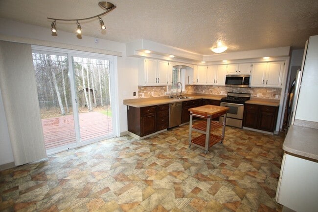 Building Photo - 23827 Chandelle Dr