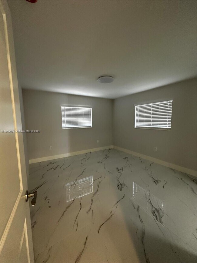 Building Photo - 828 NW 23rd Ct