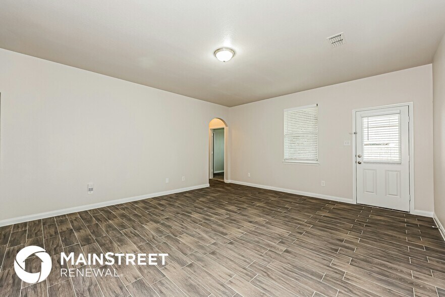 Building Photo - 9425 Bald Cypress St