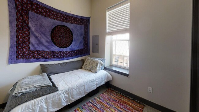 Building Photo - Beautiful Loft Apartment in the Heart of D...