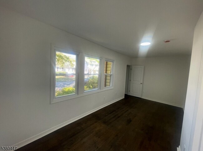 Building Photo - 298 Farrant Terrace