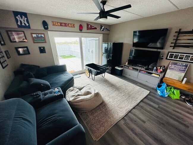 Building Photo - 12274 1st St W