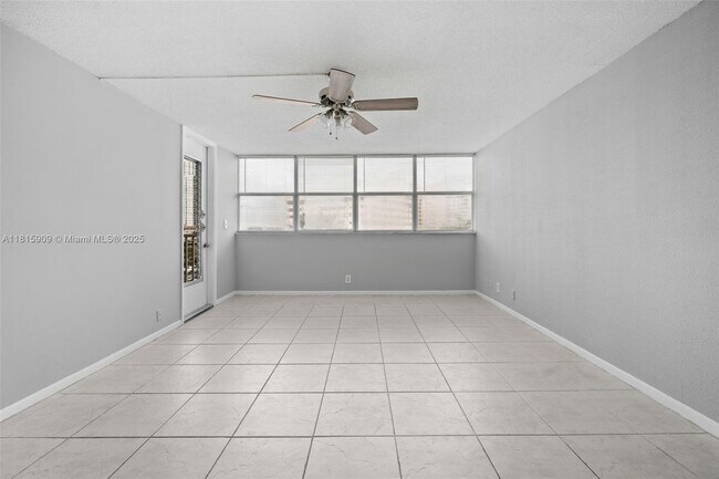 Building Photo - 100 Golden Isles Dr