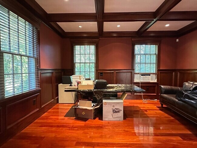 Building Photo - 66 Forest Ave