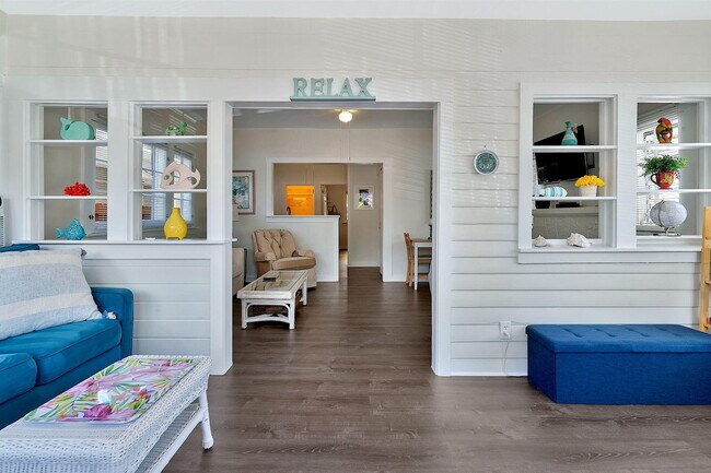 Building Photo - 118 S J St