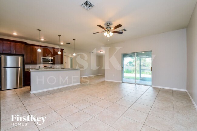 Building Photo - 8663 Lancelot Ave