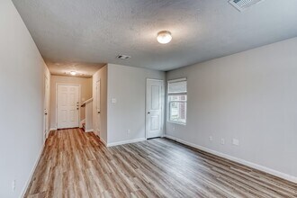 Building Photo - 13015 Bella Vida Ln
