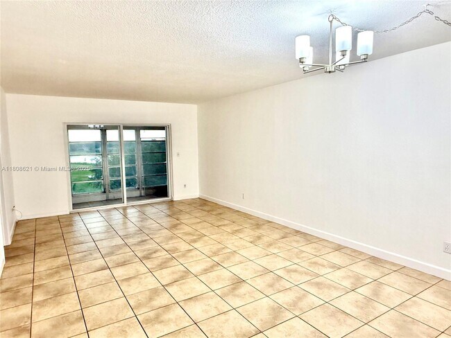Building Photo - 2500 SW 81st Ave