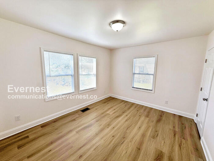 Building Photo - 831 4th Terrace W