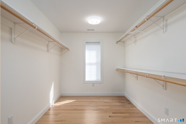 Building Photo - 112 Stallion Dr