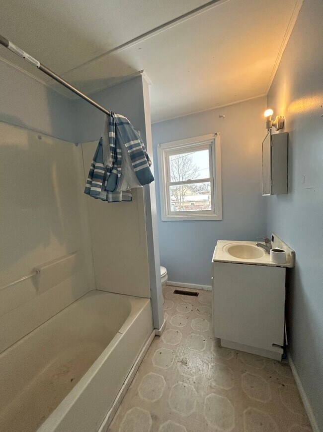 Building Photo - 111 S Wood St