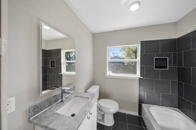 Building Photo - 7019 Sur Ct