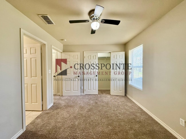 Building Photo - Tour Today! Two Bedroom, Two Bathroom Duplex!