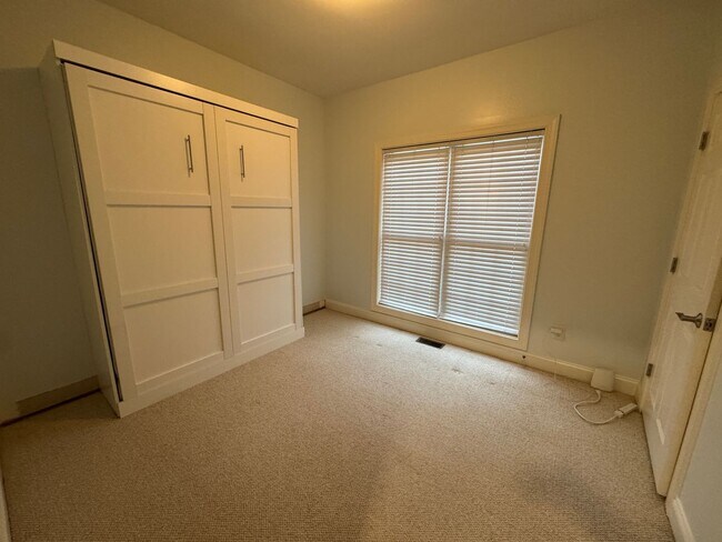 Building Photo - Available to Show