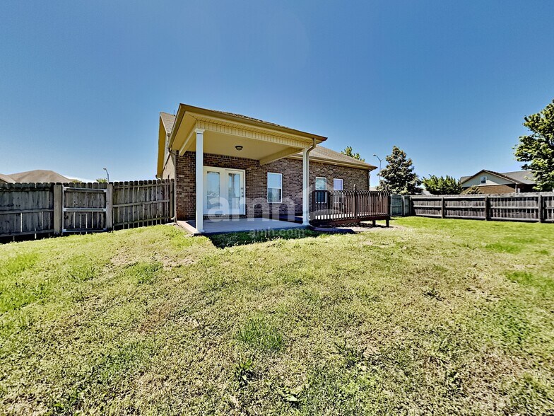 Building Photo - 4870 Beryl Dr