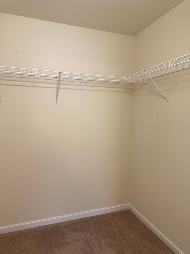 Building Photo - FOR RENT-Available Now! 3 Bed / 2.5 Bath Town-home