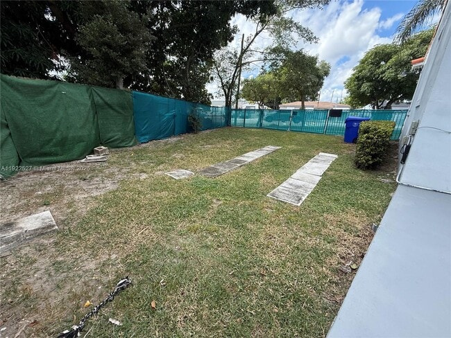 Building Photo - 501 SW 69th Ave