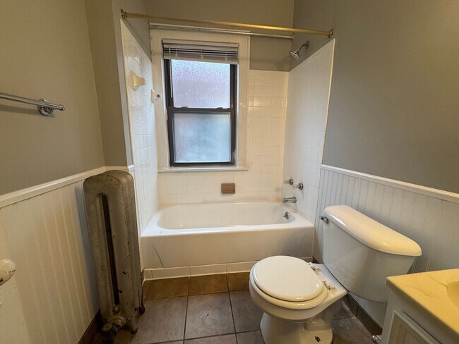 Building Photo - 2773 Hampshire-Unit 8