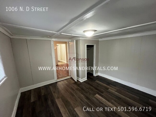 Building Photo - 1006 N. D Street-
